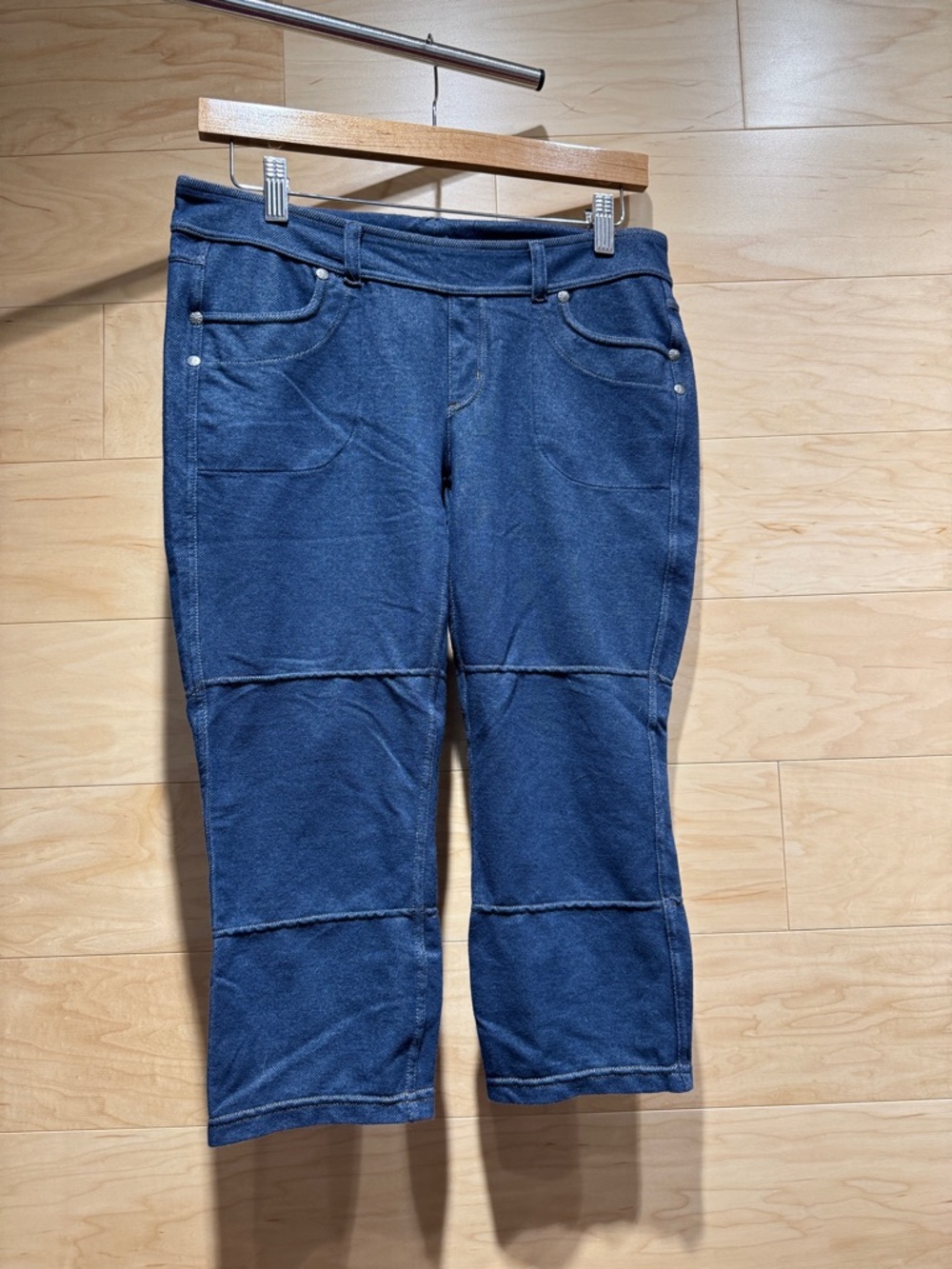 Athleta Blue Denim Capris Leggings Size M Womens